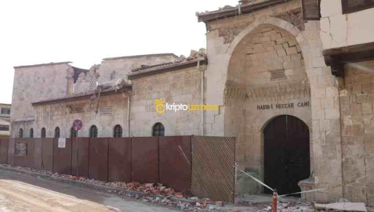 Sarsıntıda Habib-i Neccar Mescidi de büyük hasar gördü